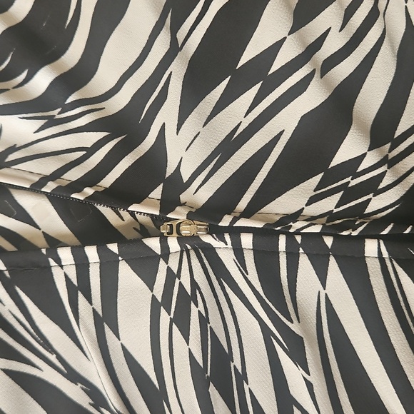 Erin London Black and White Patterned Women's Hoodie - Picture 6 of 6